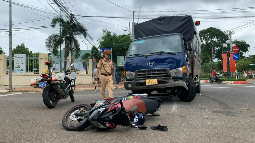 tai nạn tông chết người dừng đèn đỏ