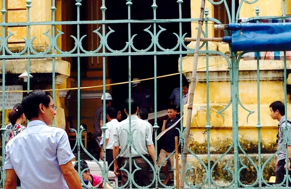 Biệt thự cổ HN sập: người dân lao vào lấy tài sản bất chấp nguy hiểm ảnh 4