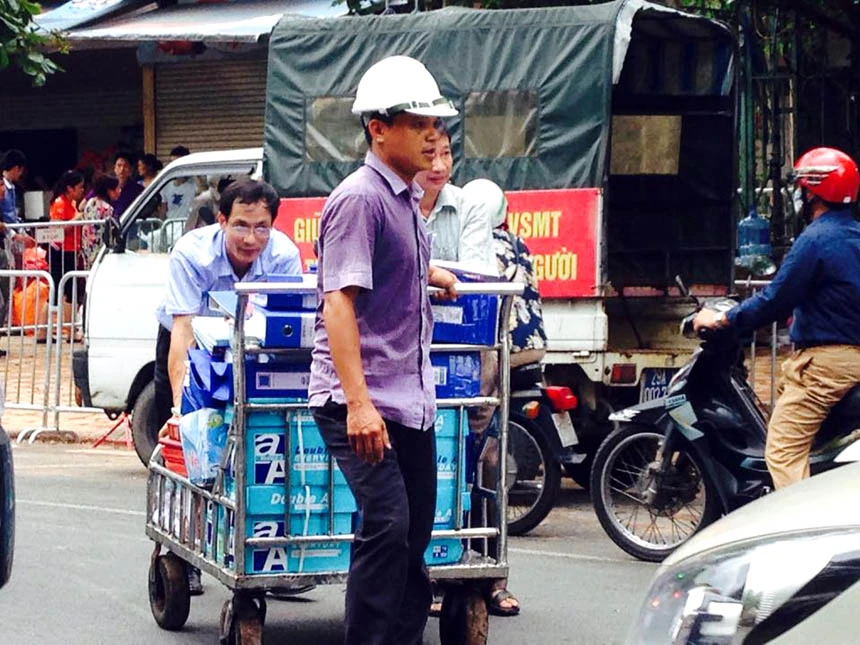 Biệt thự cổ HN sập: người dân lao vào lấy tài sản bất chấp nguy hiểm ảnh 6