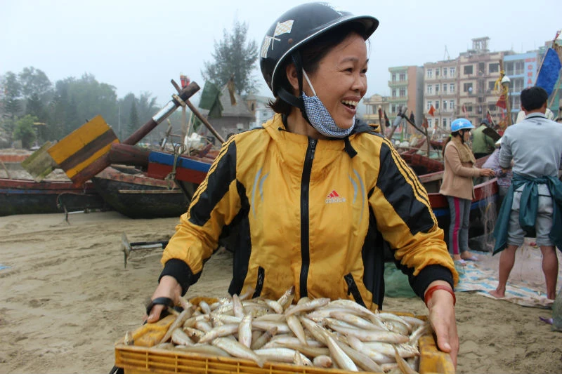 Sầm Sơn: Nụ cười trở lại sau những ngày 'bão giông' ảnh 3