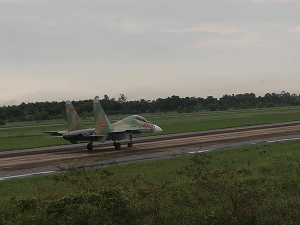 Su30-MK2 chuẩn bị cất cánh
