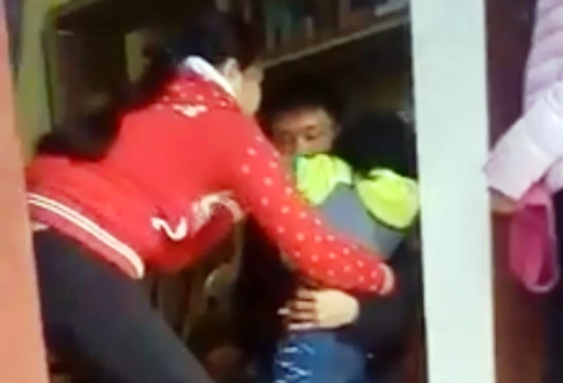 Vụ mẹ trở về giành quyền nuôi con: Thẩm phán nói gì? ảnh 4