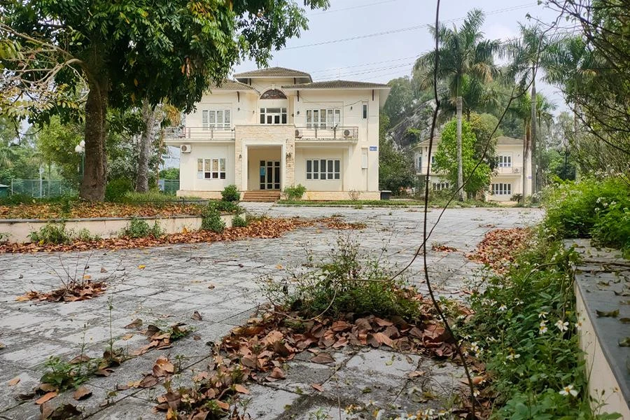 Căn biệt thự có 6 phòng nghỉ bị bỏ hoang khiến nhiều người tiếc nuối. Ảnh: ĐẶNG TRUNG