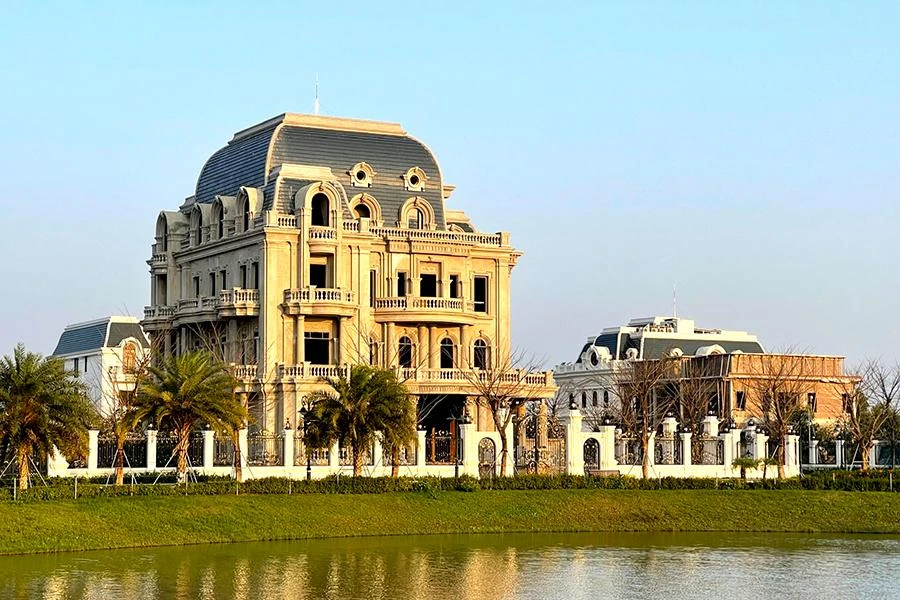 Những căn biệt thự tại Khu đô thị Đông Hải. Ảnh: ĐẶNG TRUNG