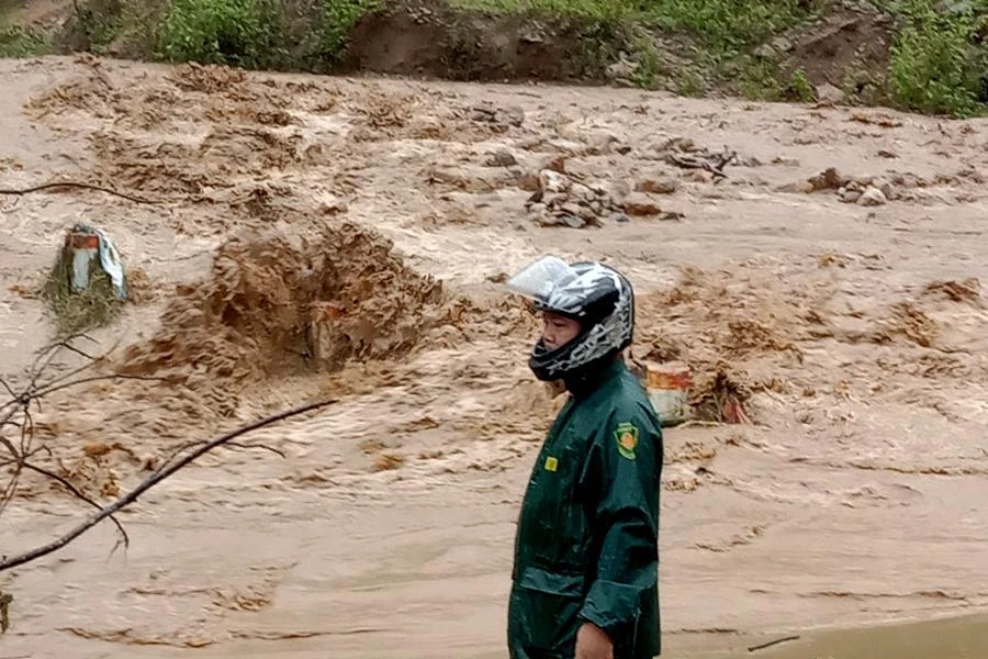 Mưa lũ ở xã Mường Lý có diễn biến phức tạp, nguy cơ xảy ra sạt lở, lũ quét, lũ ống.