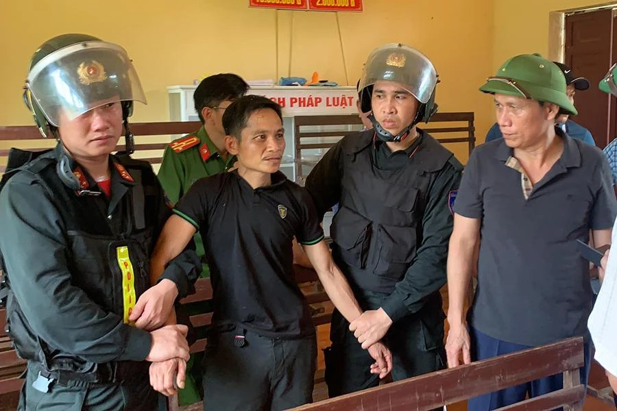 Nghi phạm Lê Văn Lượng bị lực lượng cảnh sát bắt giữ. Ảnh: Công an cung cấp