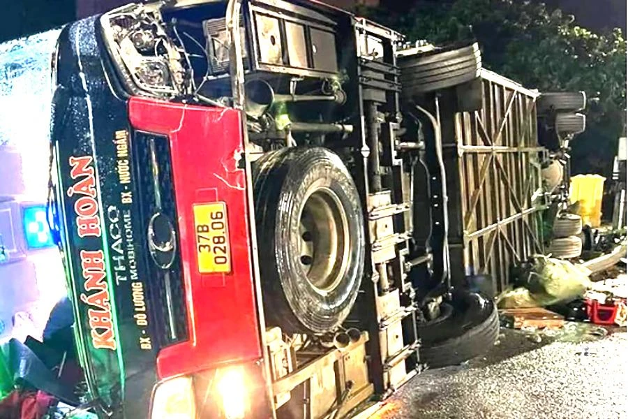 Công an TP. Ninh Bình đang tiếp tục điều tra làm rõ nguyên nhân vụ tai nạn nghiêm trọng. Ảnh: CTV