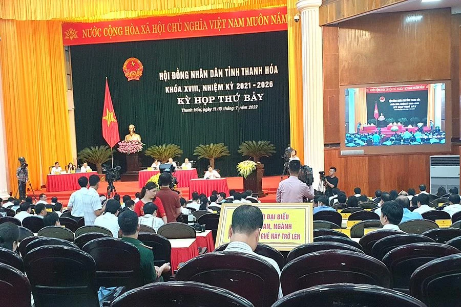 Nhiều đại biểu chất vấn đã đề nghị thu hồi đối với các dự án chậm triển khai đã gia hạn nhiều lần, đồng thời ngăn chặn ngay việc giao đất cho các nhà đầu tư thiếu năng lực. Ảnh: ĐẶNG TRUNG