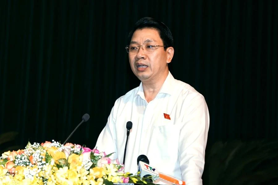 Ông Lê Đức Giang, Phó Chủ tịch UBND tỉnh Thanh Hóa trả lời chất vấn xung quanh việc thu hồi đất dự án vi phạm Luật Đất đai. Ảnh: ĐẶNG TRUNG