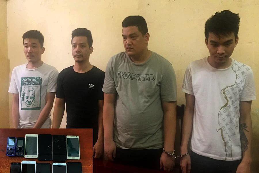 Lý Hoàng Diệu (22 tuổi), Trương Công Hay (27 tuổi), Nguyễn Thế Hiển (29 tuổi), Lê Văn Vỹ (27 tuổi) sử dụng công nghệ cao lừa đảo chiếm đoạt năm tỷ đồng của nhiều người dân. Ảnh: CACC Lý Hoàng Diệu (22 tuổi), Trương Công Hay (27 tuổi), Nguyễn Thế Hiển (29 tuổi), Lê Văn Vỹ (27 tuổi) sử dụng công nghệ cao lừa đảo chiếm đoạt năm tỷ đồng của nhiều người dân. Ảnh: CACC