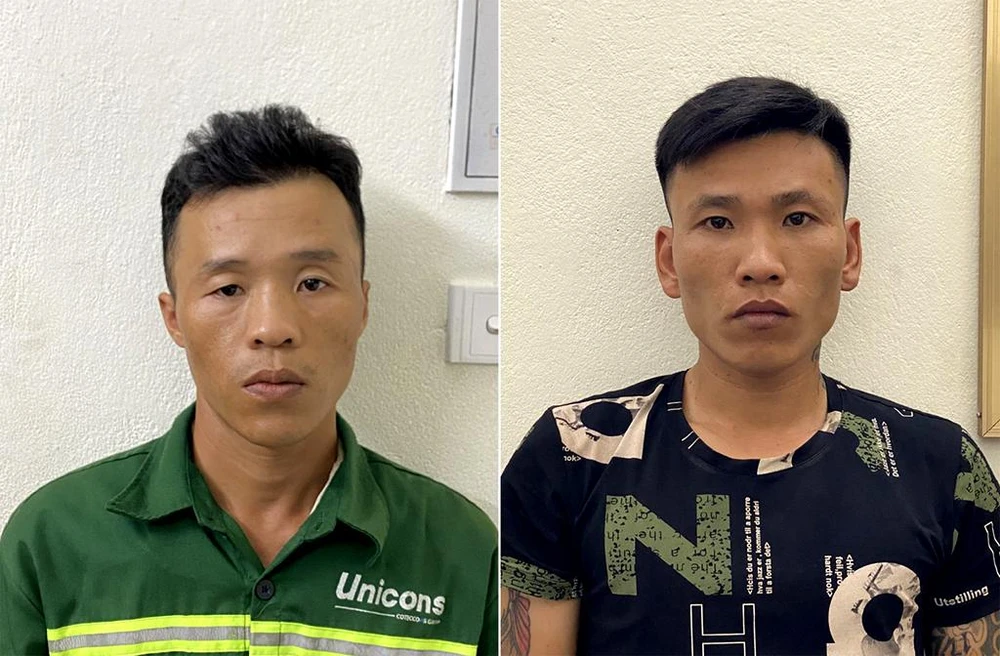 Nguyễn Văn Kiên (phải) và Lê Phú Giáp bị công an tạm giữ để điều tra về hành vi tổ chức cho người khác trốn ra nước ngoài. Ảnh: Công an Thanh Hóa