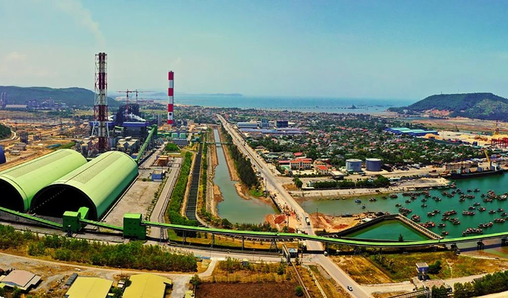 Khu kinh tế Nghi Sơn là tổ hợp công nghiệp nặng và công nghiệp hóa dầu là nền tảng quan trọng góp phần đưa Thanh Hóa phát triển nhanh bền vững. Ảnh: ĐT