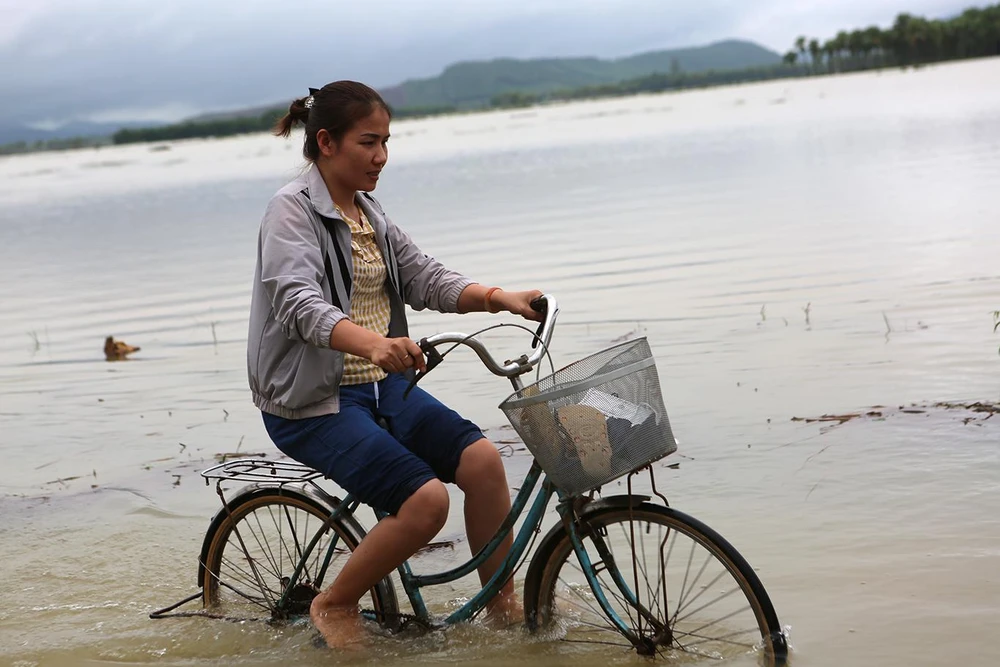 Xã Tượng Sơn nằm ở vùng rốn lũ vì thế người dân luôn chuẩn bị sẵn sàng di chuyển tài sản đến nơi an toàn, người dân địa phương cho biết. Ảnh: ĐẶNG TRUNG