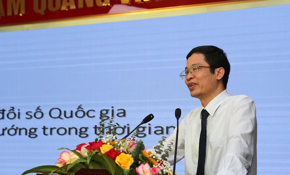 Ông Nguyễn Phú Tiến Phó Cục trưởng Cục Chuyển đổi số Quốc gia (Bộ TT&TT) cho rằng, hiện nay người dân sử dụng dịch vụ công trực tuyến vẫn còn hạn chế ở nhiều địa phương. Ảnh: ĐẶNG TRUNG Ông Nguyễn Phú Tiến Phó Cục trưởng Cục Chuyển đổi số Quốc gia (Bộ TT&TT) cho rằng, hiện nay người dân sử dụng dịch vụ công trực tuyến vẫn còn hạn chế ở nhiều địa phương. Ảnh: ĐẶNG TRUNG