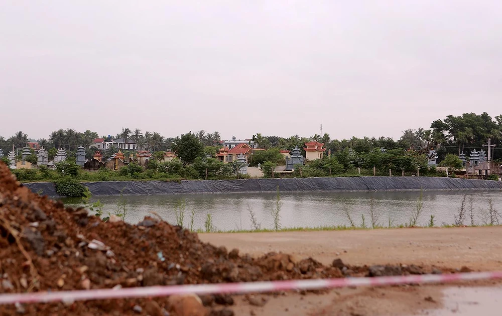 Hiện UBND thành phố Thanh Hóa huy động lực lượng, vật tư, phương tiện theo phương châm “4 tại chỗ” để khắc phục kịp thời sự cố, thường xuyên theo dõi diễn biến sự cố, đảm bảo an toàn cho tuyến đê trong mùa mưa lũ.