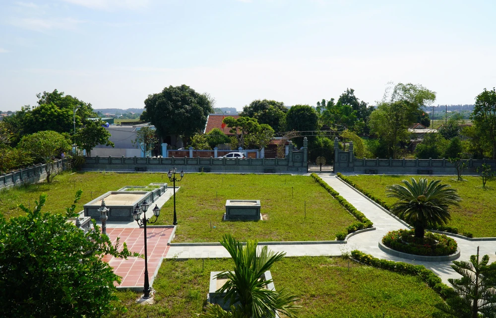 Khu di tích lịch sử vừa các thành viên trong gia đình vừa được cải trang ???, tu bổ trong khuôn viên rộng hơn 1.000m2. Ảnh: ĐẶNG TRUNG