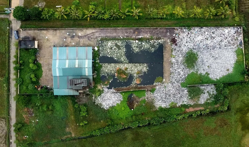 Tuy nhiên, chỉ sau bốn năm hoạt động lò đốt rác Hòa Lộc đã ngưng hoạt động nhiều tháng qua. Ảnh: ĐẶNG TRUNG