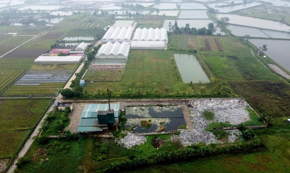 Dự án lò đốt rác ở xã Hòa Lộc (Hậu Lộc, Thanh Hóa) được đầu tư với tổng số vốn khoảng 5,2 tỉ đồng từ ngân sách địa phương và đi vào hoạt động năm 2018. Ảnh: ĐẶNG TRUNG