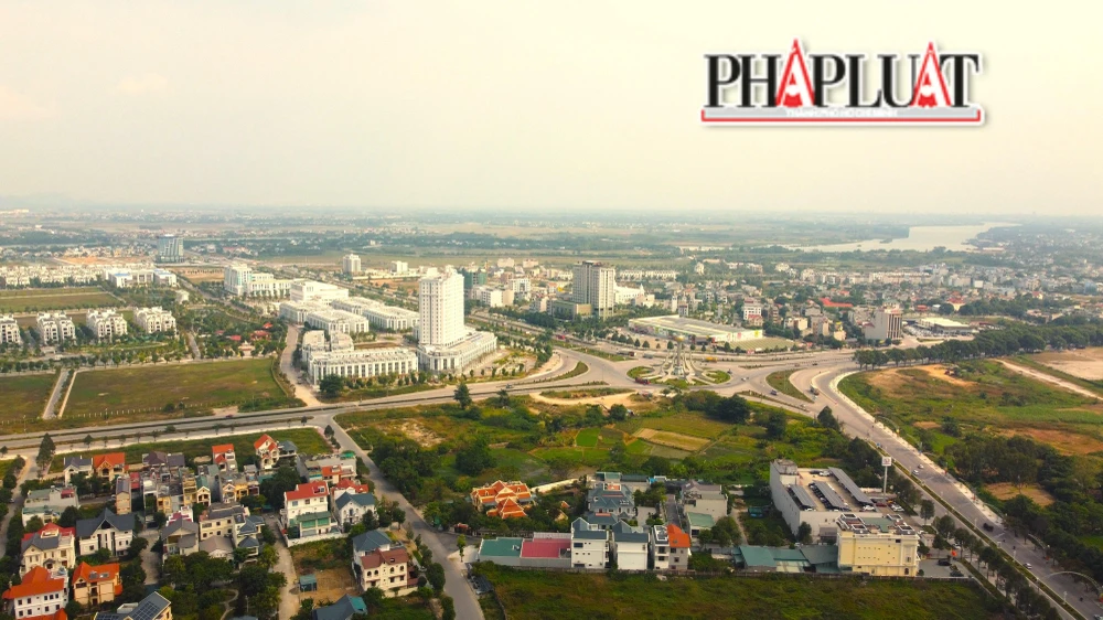 Bí thư TP Thanh Hóa ông Lê Anh Xuân cho biết thông tin, theo quy trình sẽ phải lấy ý kiến nhân dân, trình HĐND các cấp và Thường vụ Quốc hội xem xét, thông qua và thời gian sáp nhập dự kiến trong năm 2023. Ảnh: ĐẶNG TRUNG Bí thư TP Thanh Hóa ông Lê Anh Xuân cho biết thông tin, theo quy trình sẽ phải lấy ý kiến nhân dân, trình HĐND các cấp và Thường vụ Quốc hội xem xét, thông qua và thời gian sáp nhập dự kiến trong năm 2023. Ảnh: ĐẶNG TRUNG