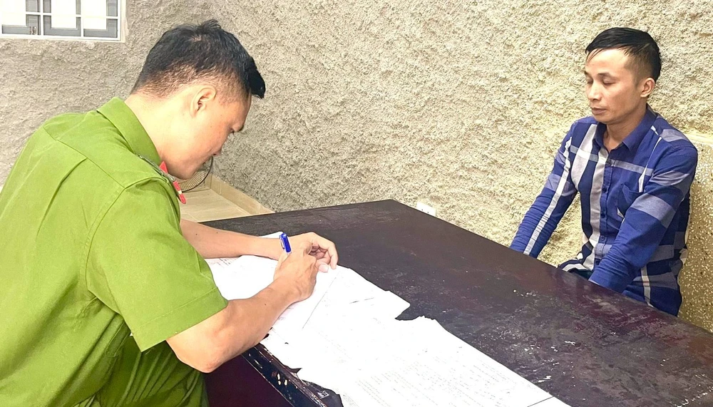 Quách Trung Sáng (40 tuổi), ngụ ở Bắc Từ Liêm (TP Hà Nội) là thủ phạm đã gây ra các vụ trộm cắp trên địa bàn TP Thanh Hóa tại cơ quan điều tra. Công an cung cấp