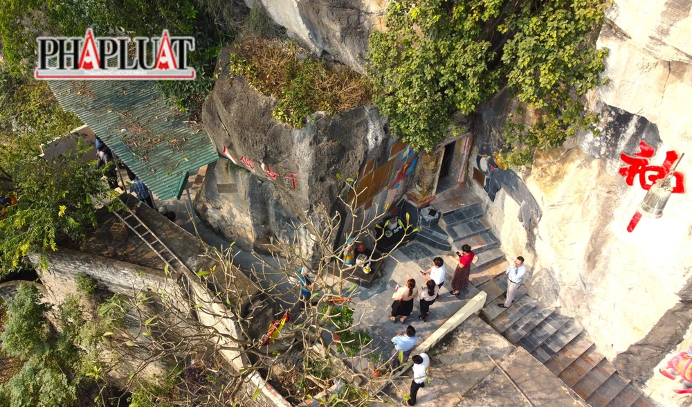 Tuy nhiên, thời gian gần đây Di tích lịch sử quốc gia về nghệ thuật điêu khắc đá núi Nhồi đã và đang bị xâm hại nghiêm trọng.