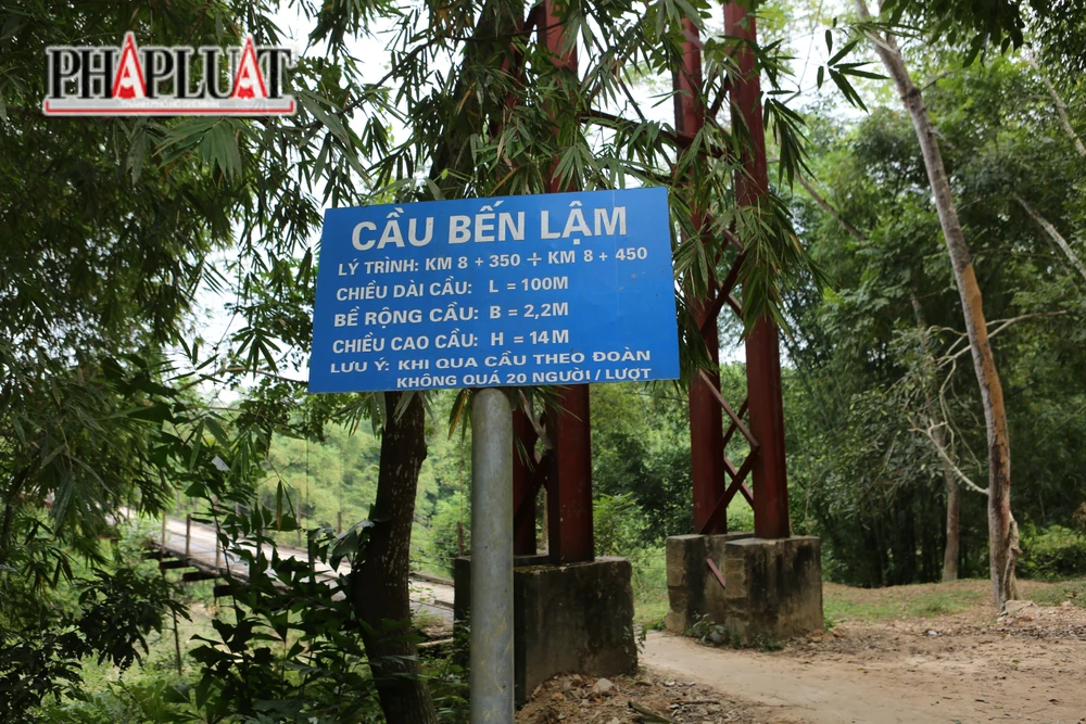 Đây là cầu chỉ dành cho xe máy, xe đạp và người đi bộ với số lượng tối đa người và xe qua cầu là 20 người và cấm những phương tiện khác đi qua cầu.