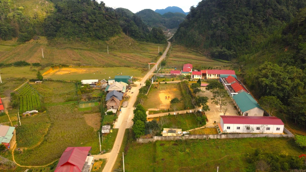 Vùng đất Cao Sơn có những thầy giáo bám trụ vững vàng đã 17 năm qua. Ảnh: ĐẶNG TRUNG