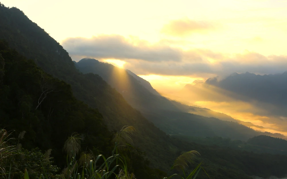 Bình minh ở vùng đất Cao Sơn đẹp tựa thiên đường