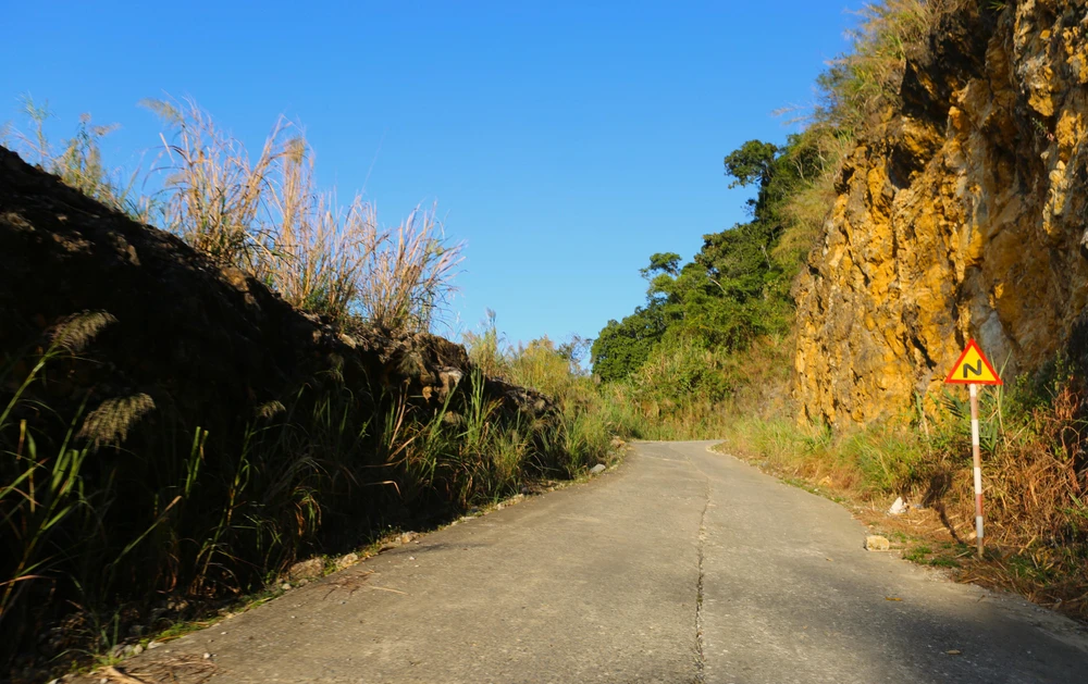 Vô số những đoạn đường hình chữ z khi chinh phục Cao Sơn.