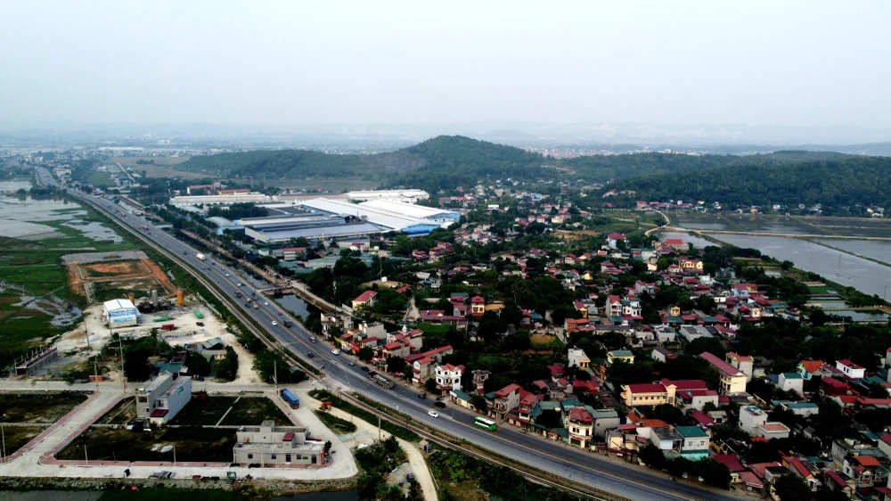 Hà Trung hiện có bốn doanh nghiệp FDI đầu tư sản xuất thu hút gần 10.000 lao động địa phương và các huyện thị lân cận. Ảnh: ĐẶNG TRUNG