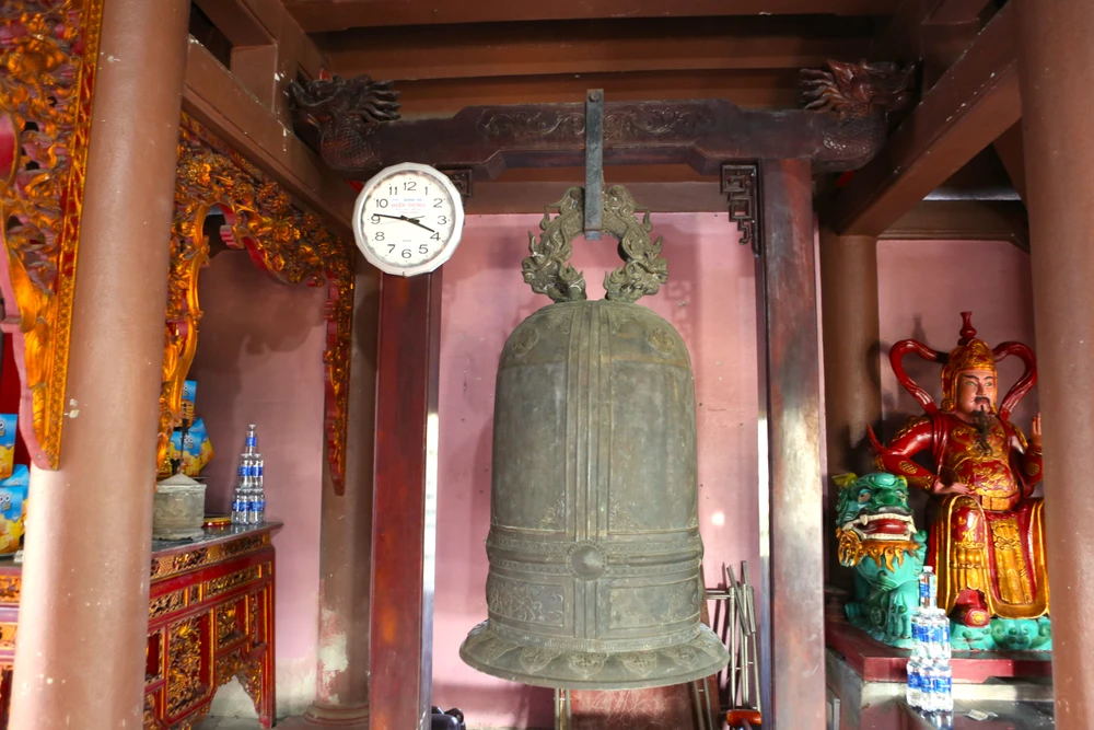 Chuông đồng cổ có giá trị lớn về mặt lịch sử. Chuông đồng cổ có giá trị lớn về mặt lịch sử.