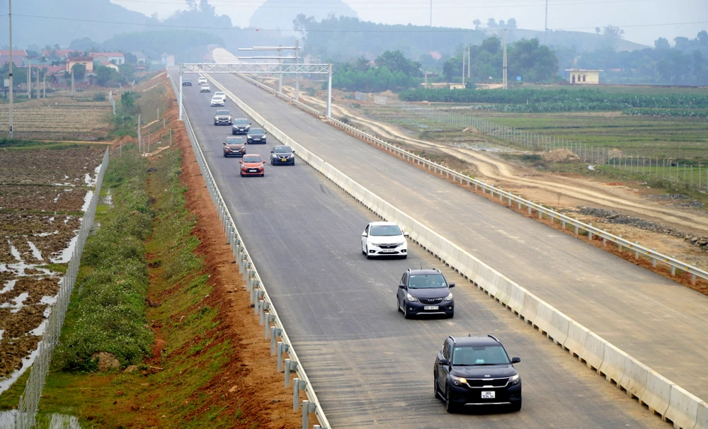 Thanh Hóa có hạ tầng giao thông đồng bộ góp phần quan trọng đưa Thanh Hóa phát triển nhanh bền vững. Ảnh: ĐẶNG TRUNG Thanh Hóa có hạ tầng giao thông đồng bộ góp phần quan trọng đưa Thanh Hóa phát triển nhanh bền vững. Ảnh: ĐẶNG TRUNG