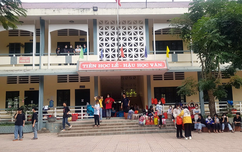 Sau khi xảy ra sự việc, những HS lớp 6 cư trú tại vùng có điều kiện kinh tế xã hội đặc biệt khó khăn, đủ điều kiện nhưng chưa được tuyển đảm bảo theo đúng quy định. Ảnh: CTV Sau khi xảy ra sự việc, những HS lớp 6 cư trú tại vùng có điều kiện kinh tế xã hội đặc biệt khó khăn, đủ điều kiện nhưng chưa được tuyển đảm bảo theo đúng quy định. Ảnh: CTV