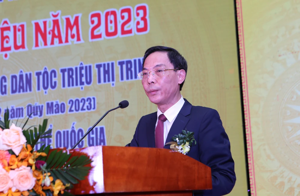 Ông Đầu Thanh Tùng, Phó Chủ tịch UBND tỉnh Thanh Hóa đọc diễn văn khai mạc Lễ hội đền Bà Triệu năm 2023. Ảnh: ĐẶNG TRUNG Ông Đầu Thanh Tùng, Phó Chủ tịch UBND tỉnh Thanh Hóa đọc diễn văn khai mạc Lễ hội đền Bà Triệu năm 2023. Ảnh: ĐẶNG TRUNG