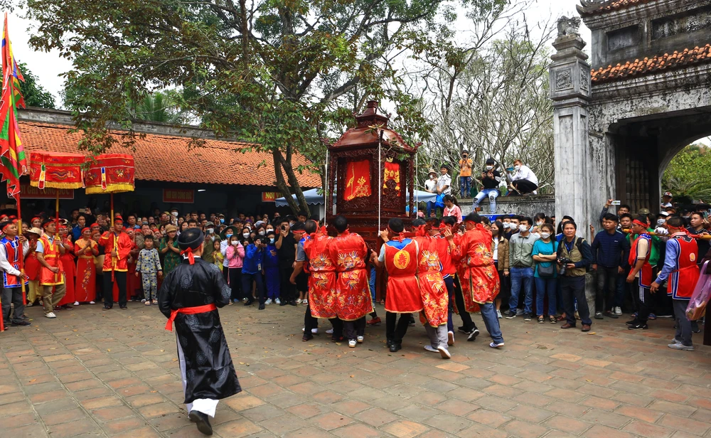 Đây là nghi thức đặc sắc, quan trọng và linh thiêng bậc nhất của Lễ hội Đền Bà Triệu. Ảnh: ĐẶNG TRUNG Đây là nghi thức đặc sắc, quan trọng và linh thiêng bậc nhất của Lễ hội Đền Bà Triệu. Ảnh: ĐẶNG TRUNG