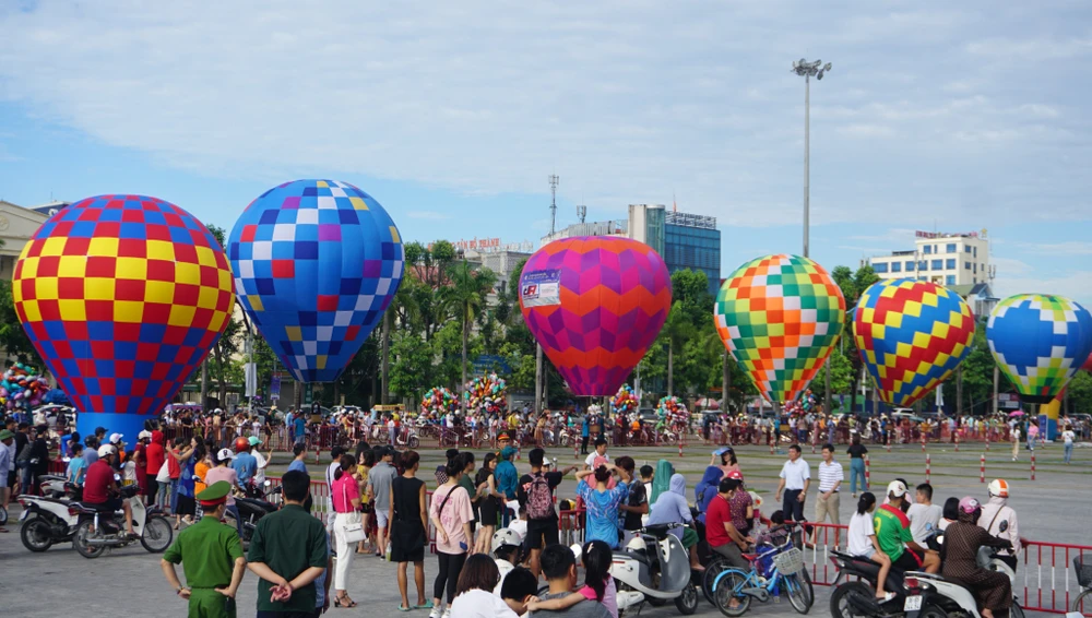 Không gian văn hóa Quảng Trường Lam Sơn mang đến cho người dân và du khách không gian thoải mái cùng những trải nghiệm thú vị, hấp dẫn về vùng đất cũng như con người xứ Thanh. Ảnh: ĐẶNG TRUNG