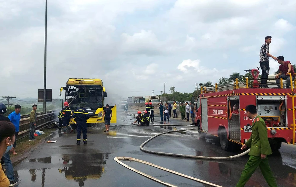 Khoảng 30 phút sau khi xảy ra vụ cháy thì ngọn lửa được cảnh sát chữa cháy khống chế hoàn toàn.