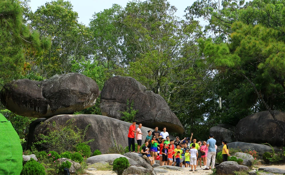 Hòn Trống Mái nơi diễn ra Lễ hội tình yêu hòn Trống Mái năm 2023.