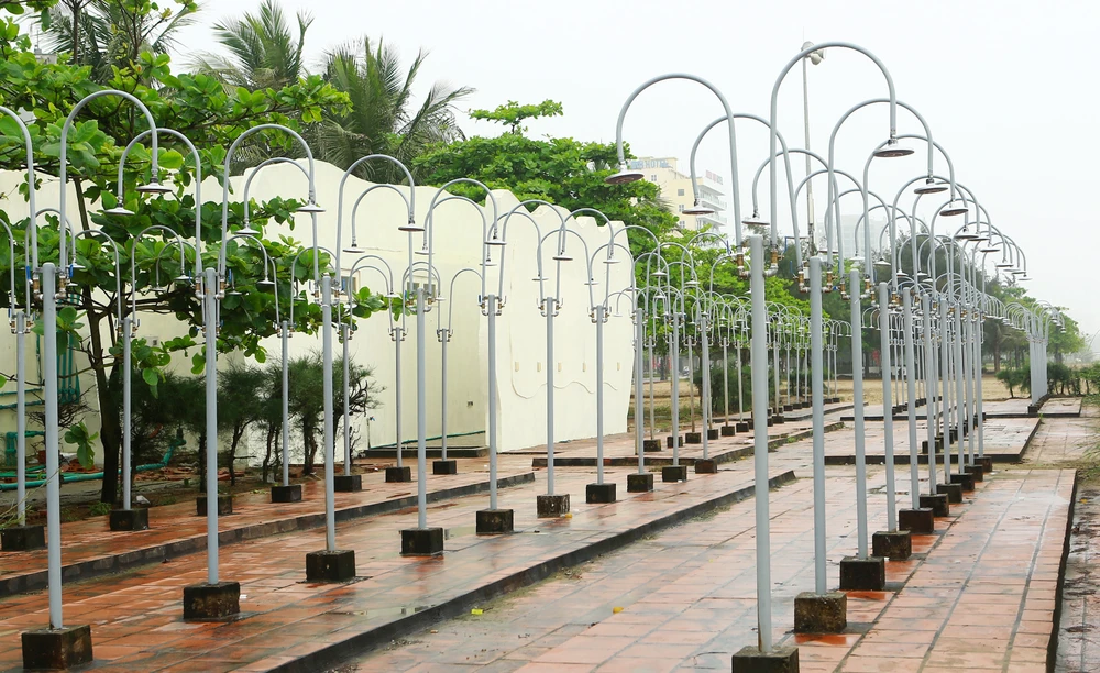 Công trình tắm tráng ngoài trời ngay bên bờ biển Sầm Sơn được FLC xây dựng. Ảnh: ĐẶNG TRUNG
