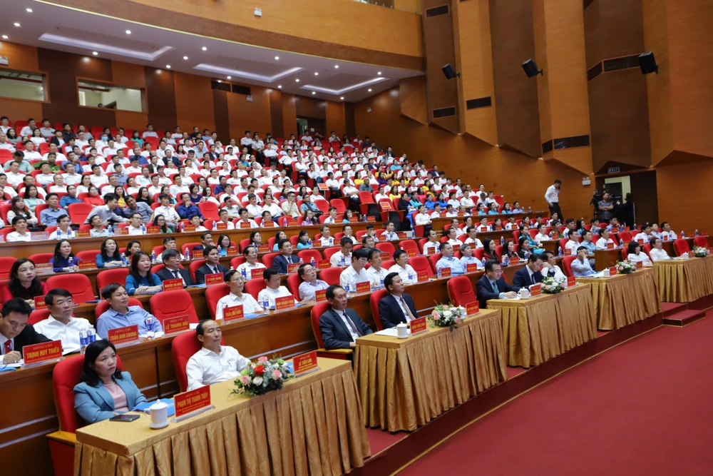 Các đại biểu dự hội nghị Công bố quy hoạch chung đô thị Thanh Hóa. Ảnh: MINH HIẾU