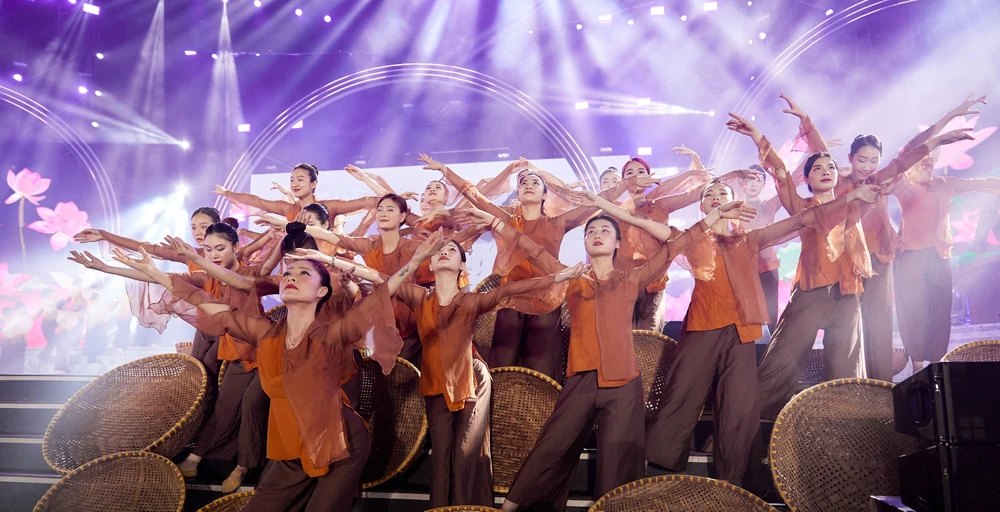 Chương trình nghệ thuật với chủ đề "Sầm Sơn: Thăng hoa và tỏa sáng".