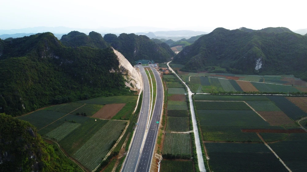 Cao tốc Mai Sơn - Quốc lộ 45 đoạn qua huyện Yên Mô (Ninh Bình)