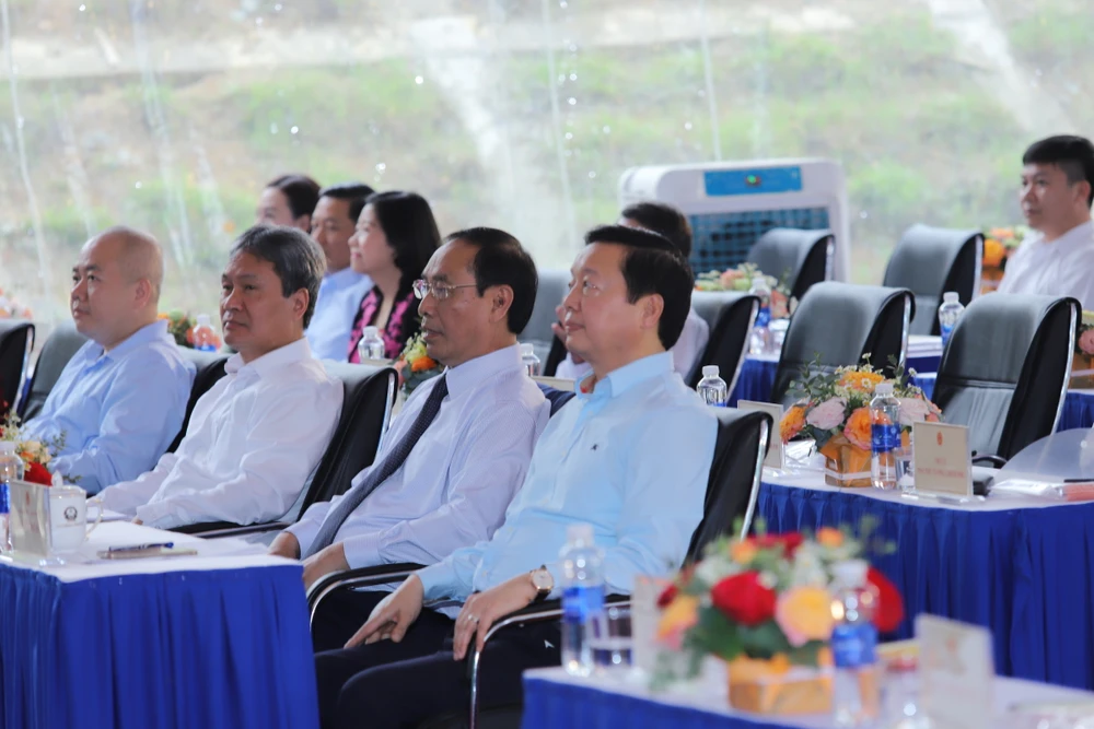 Phó Thủ tướng Chính phủ Trần Hồng Hà chủ trì điểm cầu Thanh Hóa khánh thành tuyến cao tốc Mai Sơn - Quốc lộ 45.