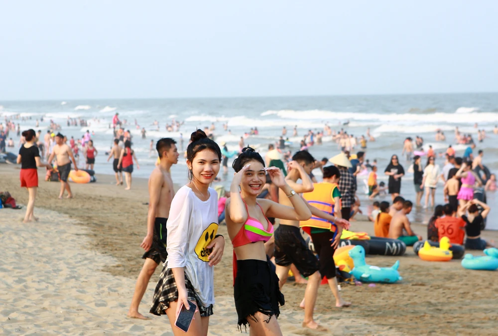 Đôi bạn trẻ tự tin trước ống kính của phóng viên. Ảnh: ĐẶNG TRUNG