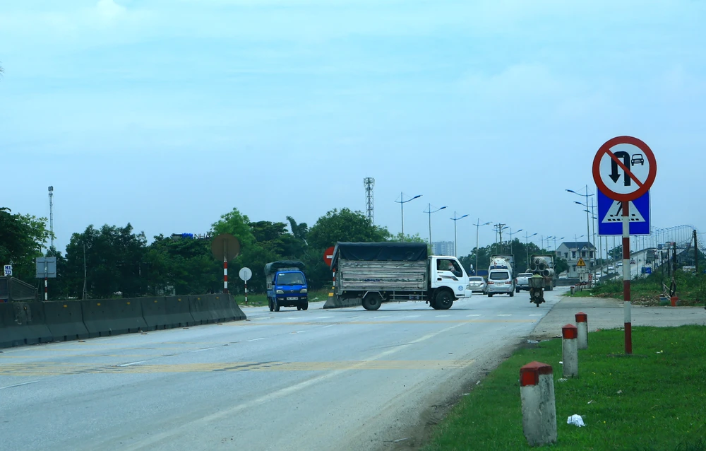 Thời gian trước khi chưa có biển cấm, tại vị trí nút giao Km 323+300 (thuộc địa phận xã Hoằng Quang, TP Thanh Hóa) nhiều phương tiện lưu thông quay đầu theo hướng Nam - Bắc từng xảy ra một số vụ tai nạn làm chết người, nhất là thời điểm giữa trưa và chiều tối.