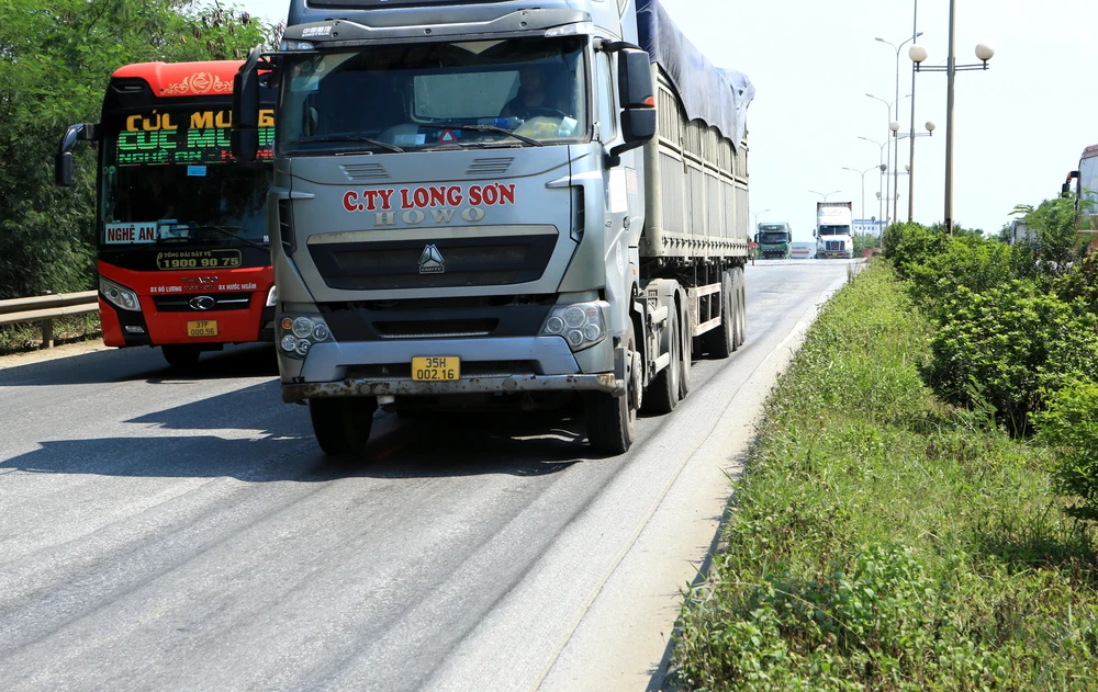 Trả lời PV, lãnh đạo Khu quản lý đường bộ II - Cục đường bộ Việt Nam thông tin hiện phía nhà đầu tư và cơ quan quản lý nhà nước chưa duyệt quyết toán được dẫn đến nhà đầu tư chưa bàn giao lại công trình đường tránh TP Thanh Hóa cho cơ quan quản lý nhà nước để thực hiện việc tu sửa.