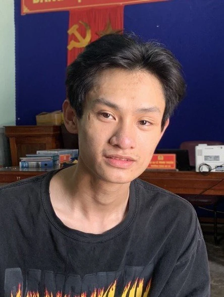 Lê Phú Quốc bị Công an thị xã Bỉm Sơn khởi tố bị can, bắt tạm giam về tội lừa đảo. Ảnh: CATH