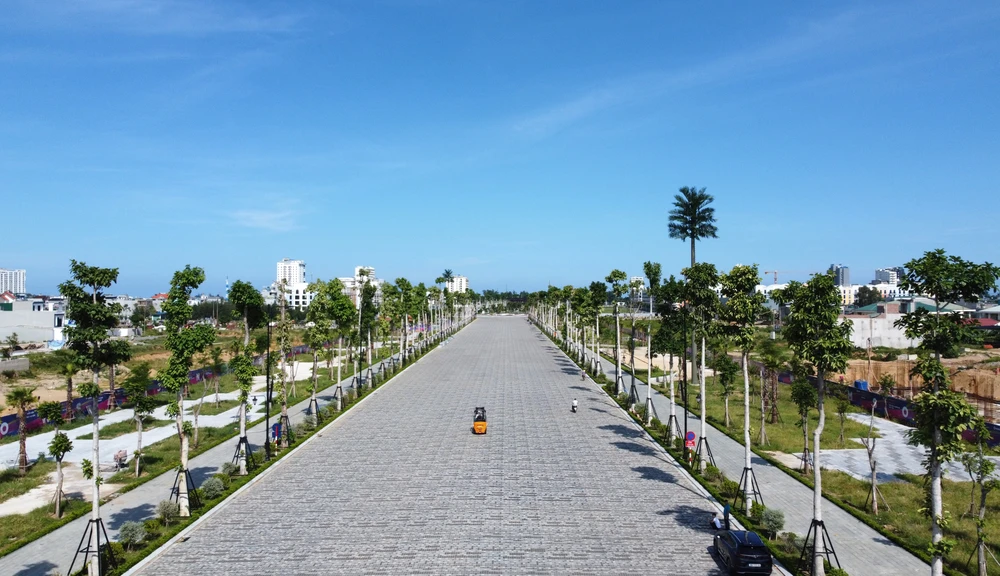 Các cơ quan truyền thông và người dân sẽ góp ý về việc đặt tên tuyến đường là đại lộ Đông Sơn. Các cơ quan truyền thông và người dân sẽ góp ý về việc đặt tên tuyến đường là đại lộ Đông Sơn.