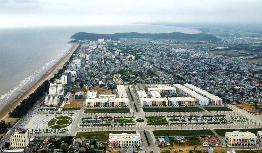 Đây cũng chính là tuyến đường hứa hẹn sẽ thu hút đông đảo khách du lịch trong nước và nước ngoài đến thăm quan. Đây cũng chính là tuyến đường hứa hẹn sẽ thu hút đông đảo khách du lịch trong nước và nước ngoài đến thăm quan.