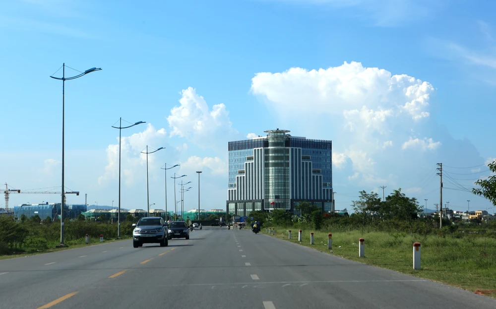 Đại lộ Nam Sông Mã nối giữa hai thành phố của Thanh Hóa và Sầm Sơn. Ảnh: ĐẶNG TRUNG